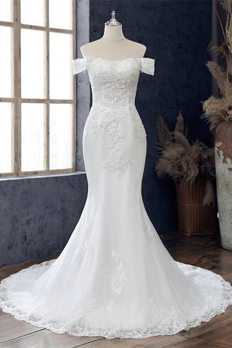 Vestido de novia de sirena con hombros descubiertos y encaje